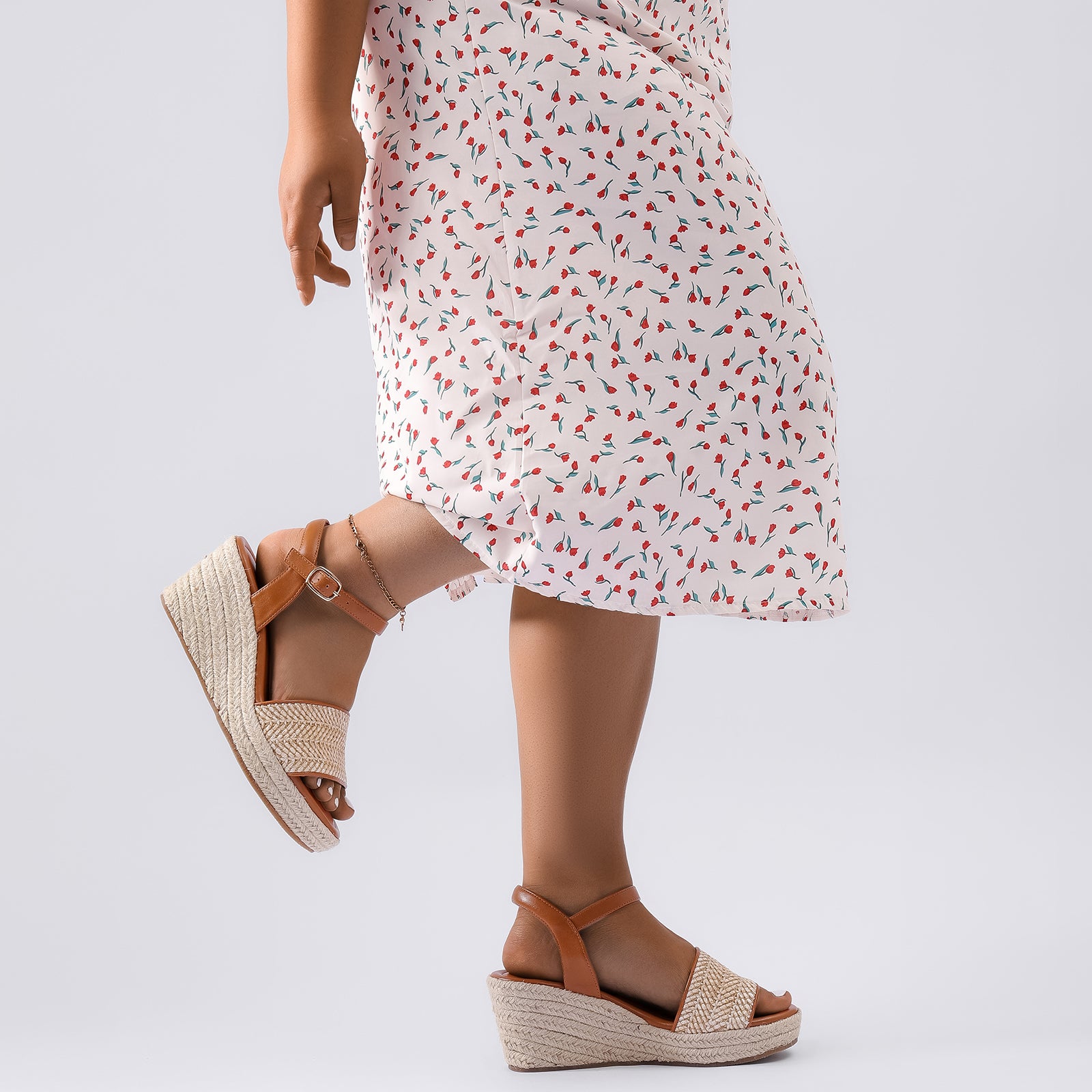 Ruiee Wide Width Wedge Sandals for Women, Ankle Strap Cute Round Toe Summer Raffia Shoes Platform Espadrille Wedge Dressy Women Sandals.
